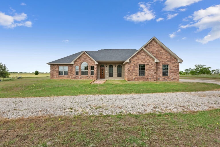 https://jananorsrealestate.com/wp-content/uploads/03_139_HCR_3131_1_mls.jpg