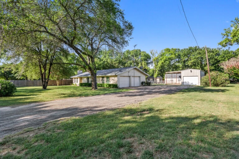 https://jananorsrealestate.com/wp-content/uploads/03_147_Tall_Timber_3_mls.jpg