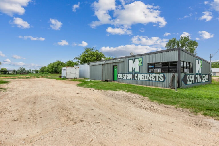 https://jananorsrealestate.com/wp-content/uploads/01_1000_E_Jefferson_22_mls.jpg
