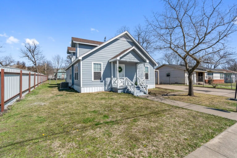 https://jananorsrealestate.com/wp-content/uploads/03_413_E_Walnut_3_mls.jpg