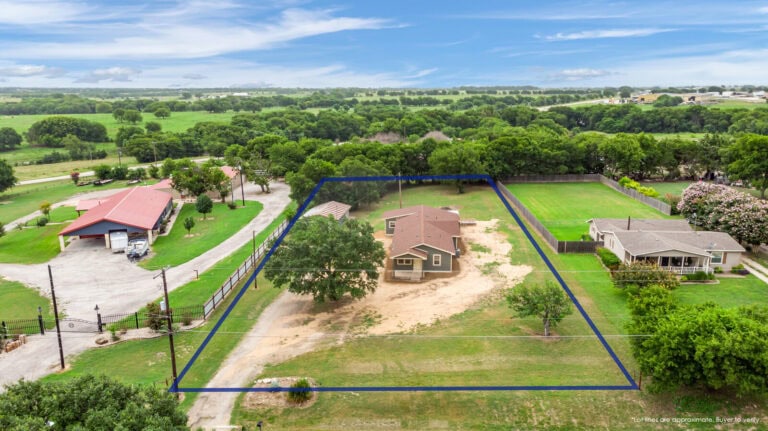 https://jananorsrealestate.com/wp-content/uploads/03_232_HCR_4263_1_mls.jpg