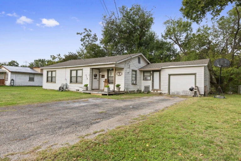 https://jananorsrealestate.com/wp-content/uploads/02_318_S_Charles_2_mls.jpg