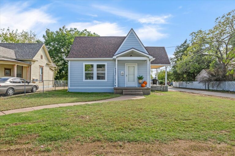 https://jananorsrealestate.com/wp-content/uploads/03-800-E-Elm-2.jpg