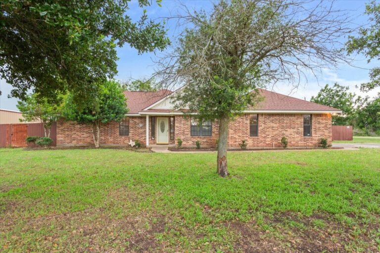 https://jananorsrealestate.com/wp-content/uploads/03-6209-St-Hwy-171-3-Copy.jpg