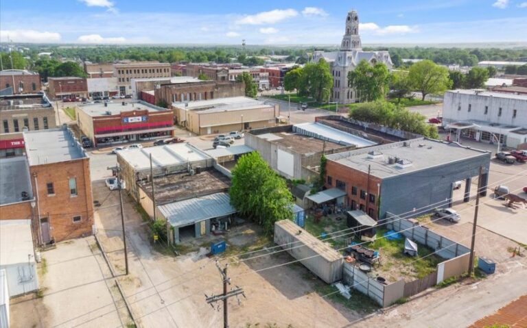 28 115 E Franklin Drone 4 850x530 1 768x479